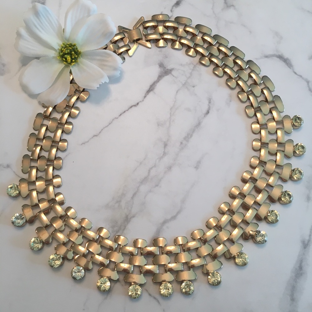 Boutique • Chunky gold necklace